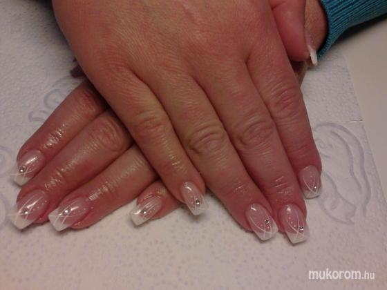Heni nails - Judit - 2012-02-20 18:54